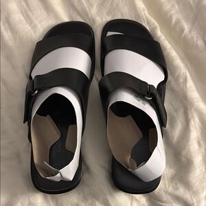 Black strappy Sandals